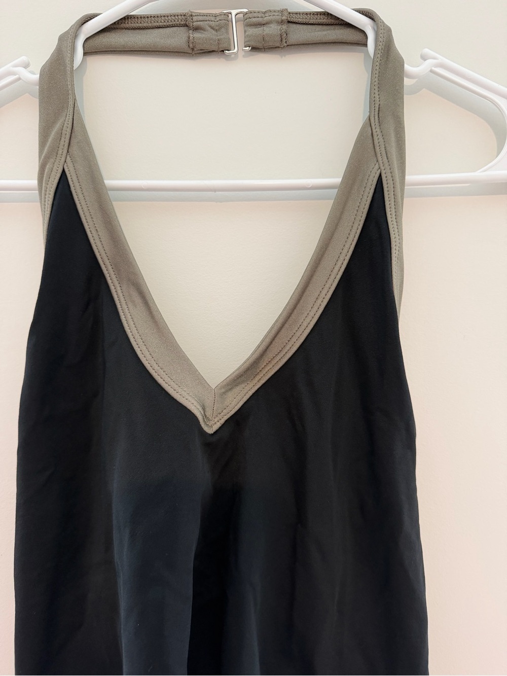 Victoria’s Secret Halter Workout Tank Top Women’s Medium - Picture 3 of 8